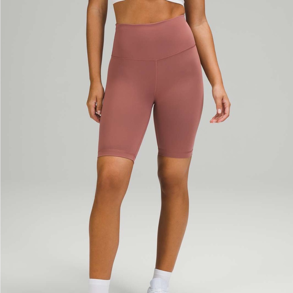 Lululemon Wunder Train High Rise Short 8"